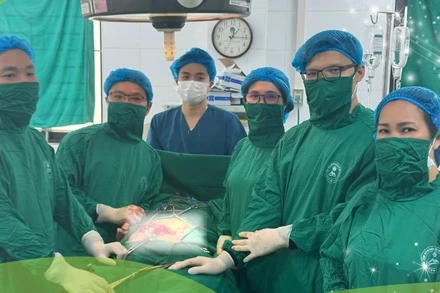 Các bác sĩ xử trí thành công cho sản phụ. 