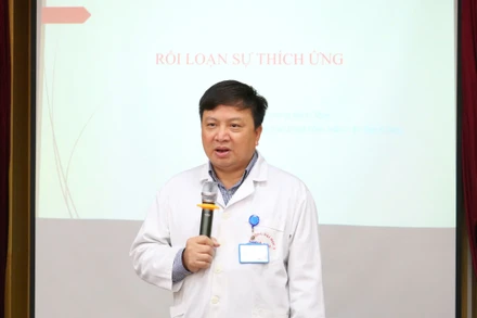 Tiến sĩ, bác sĩ Dương Minh Tâm, Trưởng Đơn vị Điều trị các rối loạn liên quan Stress, Viện Sức khỏe Tâm thần, Bệnh viện Bạch Mai.