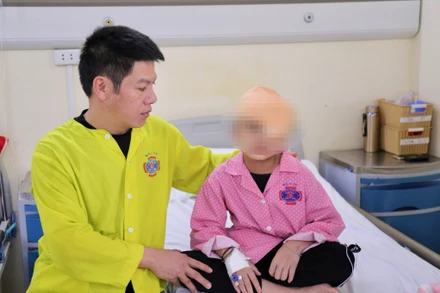 Bé Đ. đã được các bác sĩ phẫu thuật loại bỏ khối u thành công. 