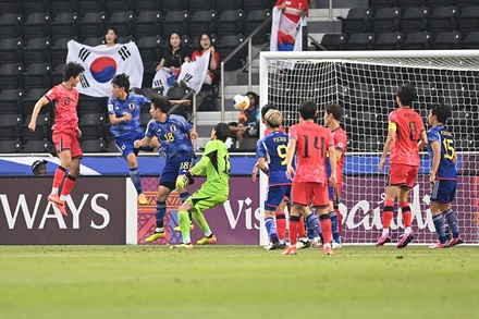 Tại vòng bảng, U23 Hàn Quốc (áo đỏ) thắng U23 Nhật Bản 1-0. 