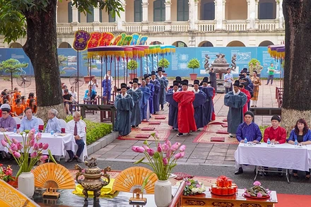 Hà Nội đã phục dựng nhiều nghi lễ cung đình tổ chức tại Điện Kính Thiên và đang nghiên cứu phục dựng Điện Kính Thiên trong thời gian tới.