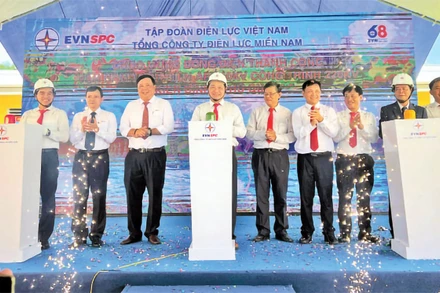 Công trình đường dây 220kV vượt biển Kiên Bình - Phú Quốc chính thức vận hành cấp điện áp 110kV giai đoạn 1 vào ngày 14/10/2022 sau 3 năm xây dựng.