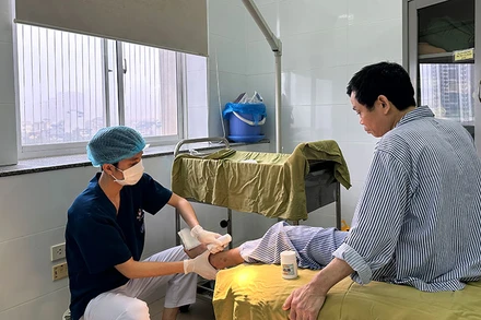 Điều trị người bệnh tại Bệnh viện Nội tiết Trung ương.