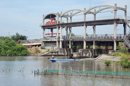 Cống ngăn mặn Xẻo Quao A, xã Nam Thái A, huyện An Biên, tỉnh Kiên Giang sẵn sàng vận hành. 