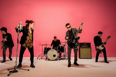 Ban nhạc Ngũ Cung từng hát lại nhiều ca khúc cách mạng với phong cách rock thu hút khán giả. (Ảnh FANPAGE NGŨ CUNG) 