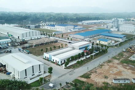 Xây dựng hạ tầng đồng bộ tại Khu công nghiệp Phú Hà (Phú Thọ). (Ảnh LÊ TIÊN)