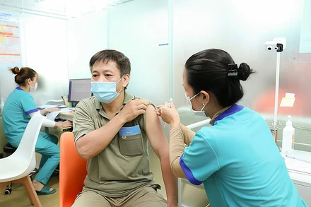 Các bác sĩ khuyến cáo tiêm vắc-xin là biện pháp phòng bệnh cúm hiệu quả nhất. 