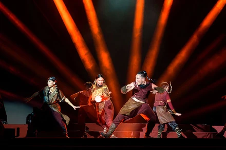 Một tiết mục của các nghệ sĩ quốc tế trong Lễ hội Nghệ thuật biểu diễn quốc tế lần thứ nhất tại Phan Thiết, Bình Thuận. 