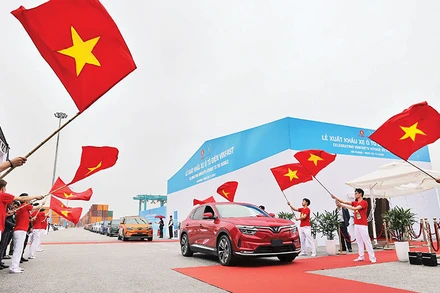 Việc VinFast xuất khẩu lô ô-tô điện đầu tiên đánh dấu bước tiến của ngành công nghiệp xe hơi Việt Nam. Ảnh: Phương Linh 
