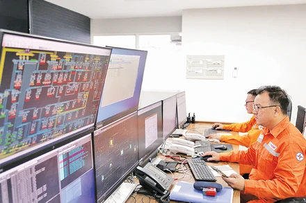 Ngành điện Thành phố Hồ Chí Minh đầu tư hệ thống hạ tầng hiện đại để bảo đảm cấp điện ổn định, đáp ứng nhu cầu phát triển của thành phố.