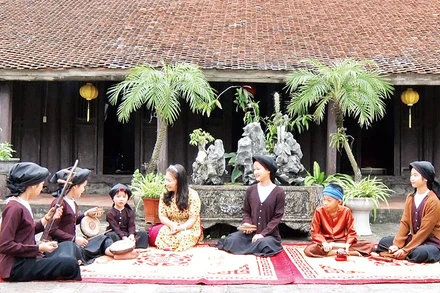 Người dân ở huyện Yên Mô tích cực tham gia bảo tồn nghệ thuật hát Xẩm. (Ảnh Yến Trinh)