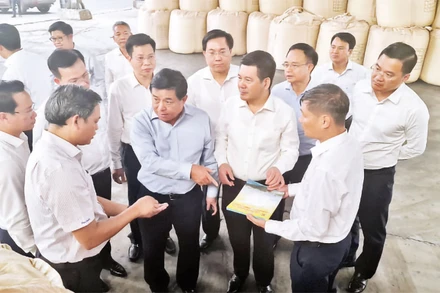 Hiện nay, sản phẩm Alumin của Công ty Nhôm Đắk Nông-TKV sản xuất ra đều tiêu thụ hết, được các thị trường thế giới đón nhận và đánh giá cao về chất lượng.