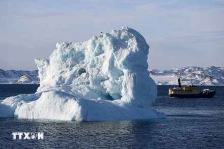 Tảng băng trôi tại Nuuk, Greenland. (Ảnh: THX/TTXVN)