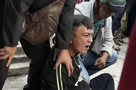 Nghi phạm Bùi Vũ Khoa bị bắt khẩn cấp vào chiều 4/12. (Ảnh: TTXVN)