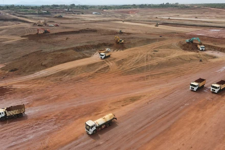 Thi công trên đại công trường sân bay Long Thành.