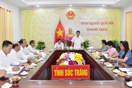 Đồng chí Lâm Văn Mẫn – Uỷ viên Trung ương Đảng, Bí thư Tỉnh ủy, Trưởng Đoàn ĐBQH tỉnh Sóc Trăng phát biểu tại buổi làm việc với ban giám đốc Công ty Điện lực Sóc Trăng.
