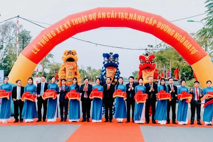 Cắt băng thông xe kỹ thuật dự án cải tạo, nâng cấp đường Ngô Gia Tự.