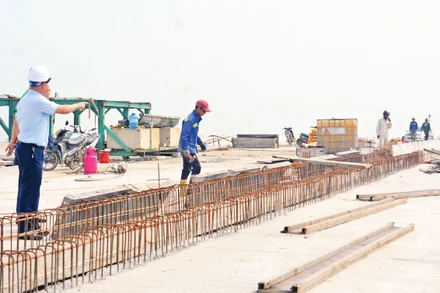 Được bàn giao mặt bằng thi công, cầu vượt đường sắt Diễn Phúc dự kiến thông xe kỹ thuật vào dịp 30/4/2025.