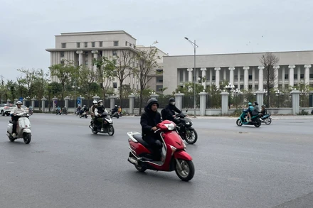 Hà Nội sáng và đêm trời rét. Ảnh: Đ.T