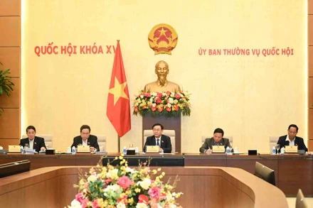 Chủ tịch Quốc hội Vương Đình Huệ và các Phó Chủ tịch Quốc hội dự và chủ trì cuộc họp. (Ảnh: Duy Linh)