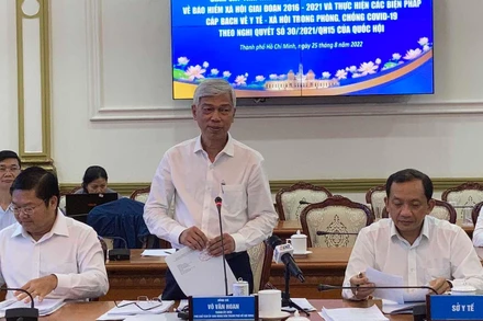 Lãnh đạo UBND Thành phố Hồ Chí Minh báo cáo trước Đoàn giám sát của Quốc hội.