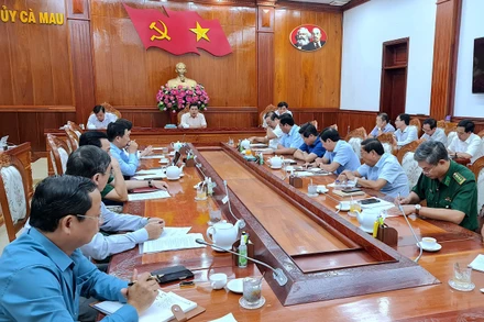 Bí thư Tỉnh uỷ Cà Mau (trên cùng) yêu cầu cán bộ, công chức, các địa phương trong tỉnh khẩn trương công việc, không được sa đà tiệc tùng sau Tết bỏ bê công việc. 