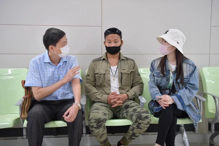 Thăm hỏi, động viên gia đình nạn nhân trong vụ cháy ở tỉnh Chon Buri, Thái Lan.