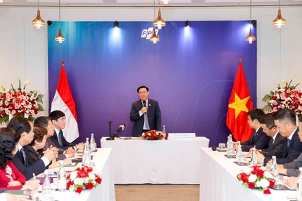 Chủ tịch Quốc hội Vương Đình Huệ phát biểu tại trụ sở FPT ở Indonesia. 