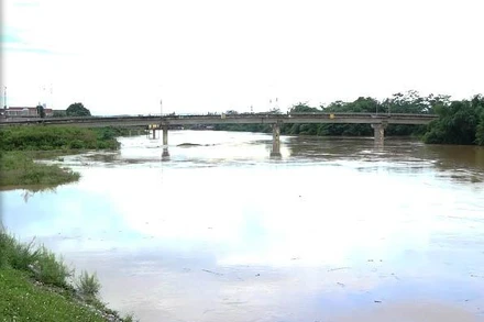 Lũ dâng trên sông Bưởi ở thị trấn Kim Tân, huyện Thạch Thành.