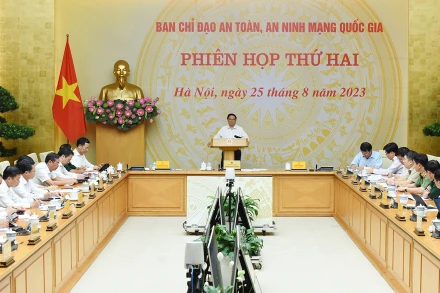 Thủ tướng Phạm Minh Chính phát biểu tại phiên họp.