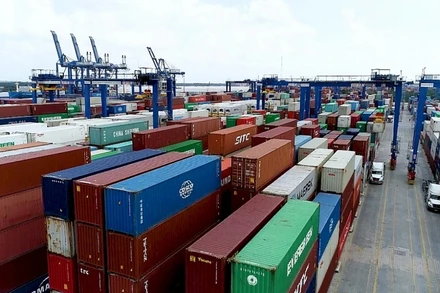 Hàng hóa xuất, nhập khẩu tại cảng Cát Lái, Thành phố Hồ Chí Minh (Ảnh: Thu Hòa).
