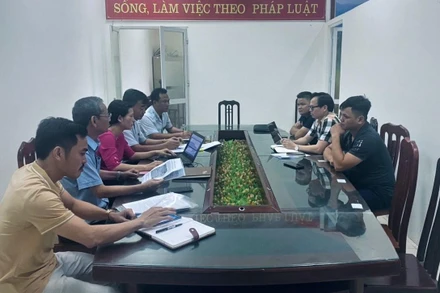 Thanh tra sở làm việc với đại điện Tạp chí Môi trường và Đô thị liên quan đến phản hồi báo chí. (Ảnh: Sở Thông tin và Truyền thông tỉnh Thái Bình)