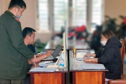 Đối tượng Lê Thị Bích Hoàng tại cơ quan công an.