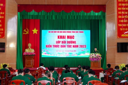 Lớp bồi dưỡng nhằm cập nhật những kiến thức mới về công tác dân tộc cho đội ngũ sĩ quan, quân nhân chuyên nghiệp. Ảnh: Văn Long 