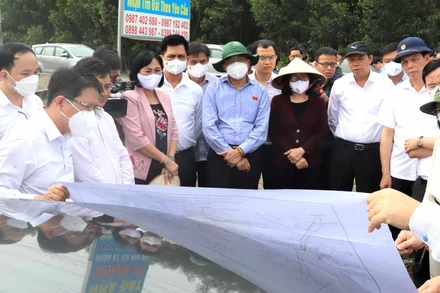 Lãnh đạo tỉnh Đồng Nai và tỉnh Bà Rịa-Vũng Tàu khảo sát khu vực xây dựng đường cao tốc Biên Hòa-Vũng Tàu.