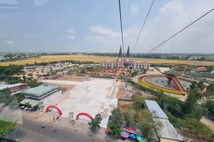 Khu du lịch Cáp treo Núi Sam nằm trên đường Châu Thị Tế nên bị thiệt hại nặng nề từ việc cấm xe trên 40 chỗ lưu thông suốt thời gian qua.