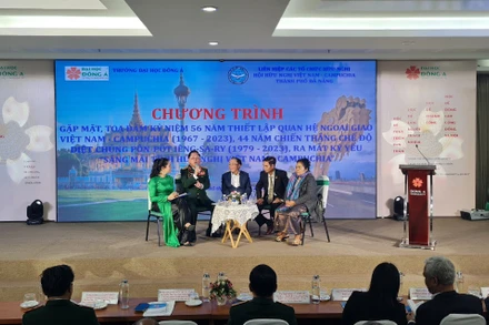 Tọa đàm giữa cựu quân tình nguyện, chuyên gia Việt Nam và bà Thôn Lanh, người dân Camphuchia là nhân chứng lịch sử của chế độ diệt chủng Pôn-pôt lêng-sa-ry.