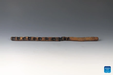 Ván lửa được khai quật tại di chỉ khảo cổ Caoyangang ở tỉnh Giang Tô, miền đông Trung Quốc. (Ảnh: Tân Hoa xã)