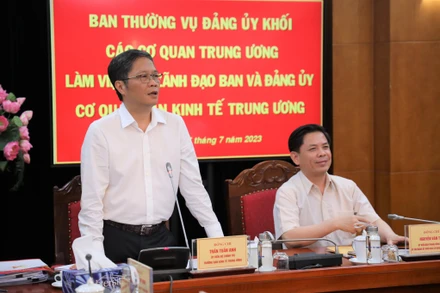 Đồng chí Trần Tuấn Anh phát biểu tại buổi làm việc.