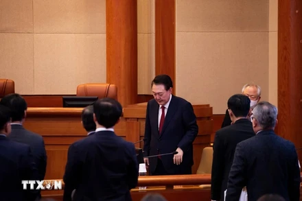 Tổng thống Hàn Quốc Yoon Suk Yeol trình diện tại phiên luận tội ông ở Tòa Hiến pháp tại Seoul, ngày 21/1/2025. (Ảnh: THX/TTXVN)