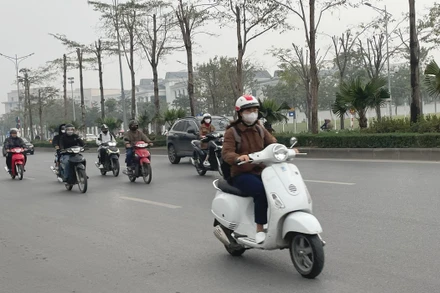 Khu vực Hà Nội sáng có sương mù. Ảnh: Đ.T