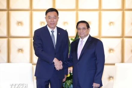 Thủ tướng Phạm Minh Chính tiếp ông Tôn Vinh Côn, Chủ tịch Công ty Đầu máy toa xe Đại Liên. 