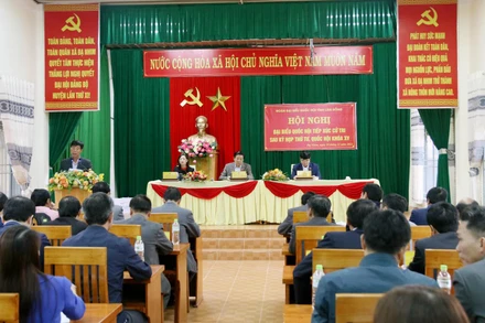 Quang cảnh buổi tiếp xúc cử tri.