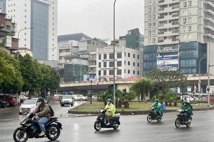 Hà Nội trời mưa nhỏ, mưa phùn. (Ảnh: Đ.T)