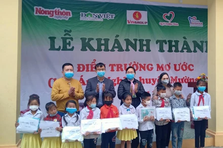 Khánh thành và đưa vào sử dụng điểm trường bản Áng Nghịu, xã Chiềng Hoa.