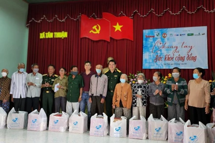 NovaGroup và Bệnh viện Quân y 175 tổ chức khám bệnh, phát thuốc tại Bình Thuận