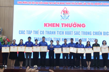 Khen thưởng các tập thể, cá nhân. 