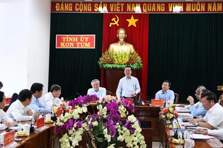 Đồng chí Võ Văn Thưởng phát biểu kết luận buổi làm việc.