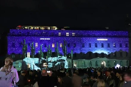 Khu Giảng đường Đại học Humbold tại Quảng trường Bebelplatz, trong Lễ hội ánh sáng Berlin (Đức), tháng 9/2021. (Ảnh: TTXVN) 