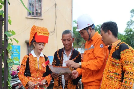 Công ty Điện lực Lạng Sơn đẩy mạnh công tác tuyên truyền an toàn điện trong dân.